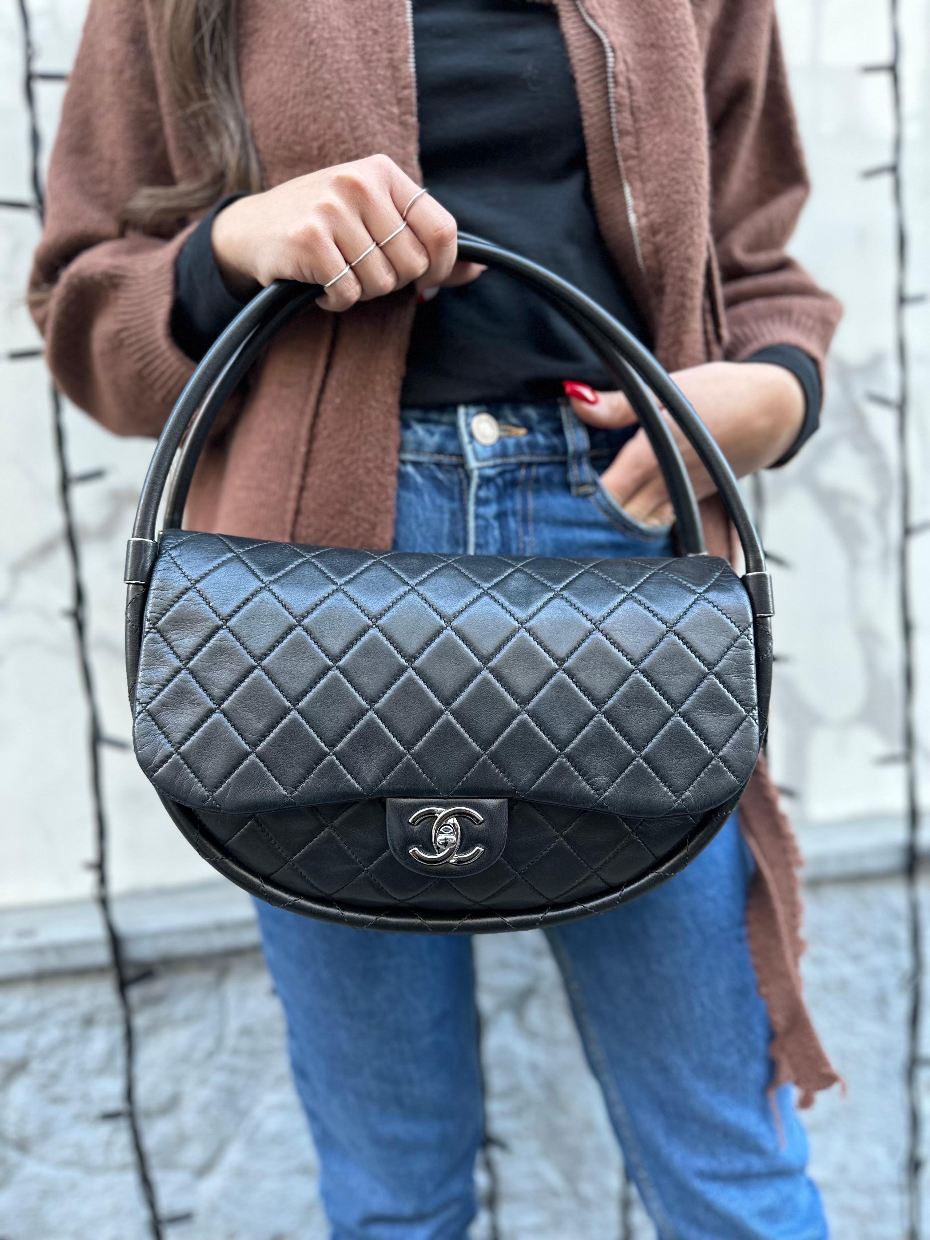 Chanel Black Leather Hula Hoop Shoulder Bag For Sale 3