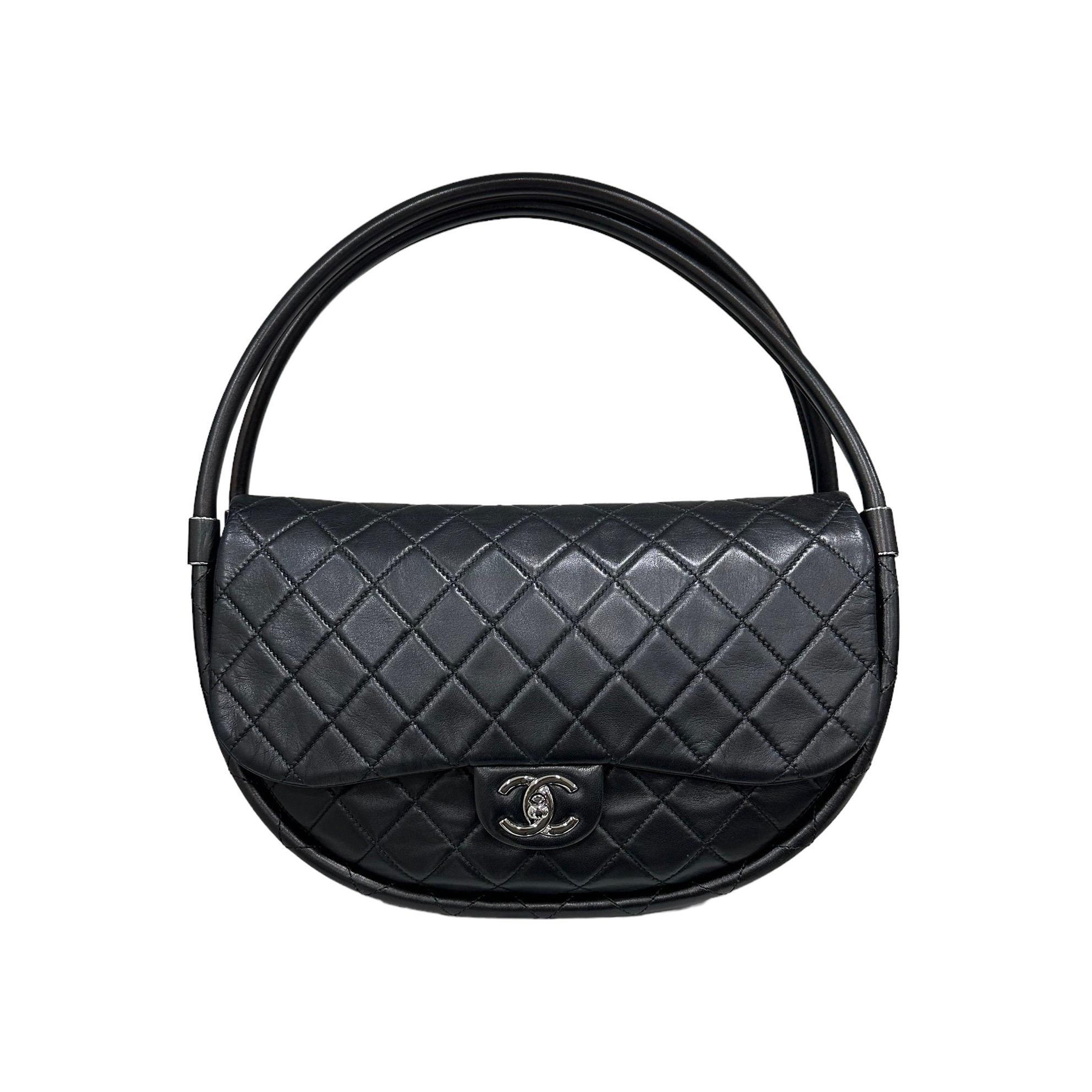 Chanel Bolso de hombro Hula Hoop de piel negra en venta