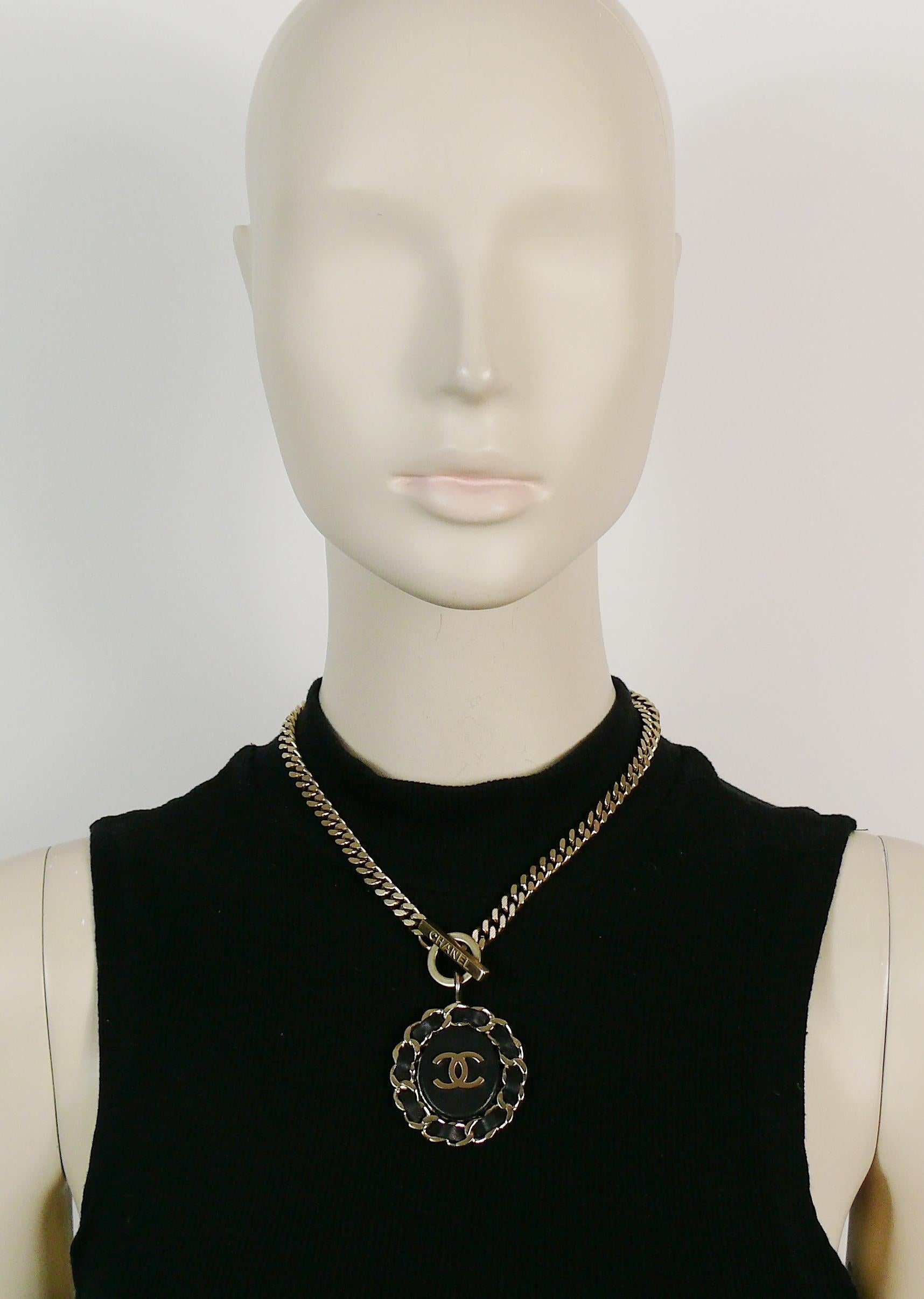 CHANEL pale gold toned chain link necklace featuring a CC oval pendant embellished with black lambskin leather.

T-bar claps and toggle closure.

Embossed CHANEL B16 B MADE IN ITALY.
Embossed CHANEL on the T-bar.
Private sale S mark engraved on the