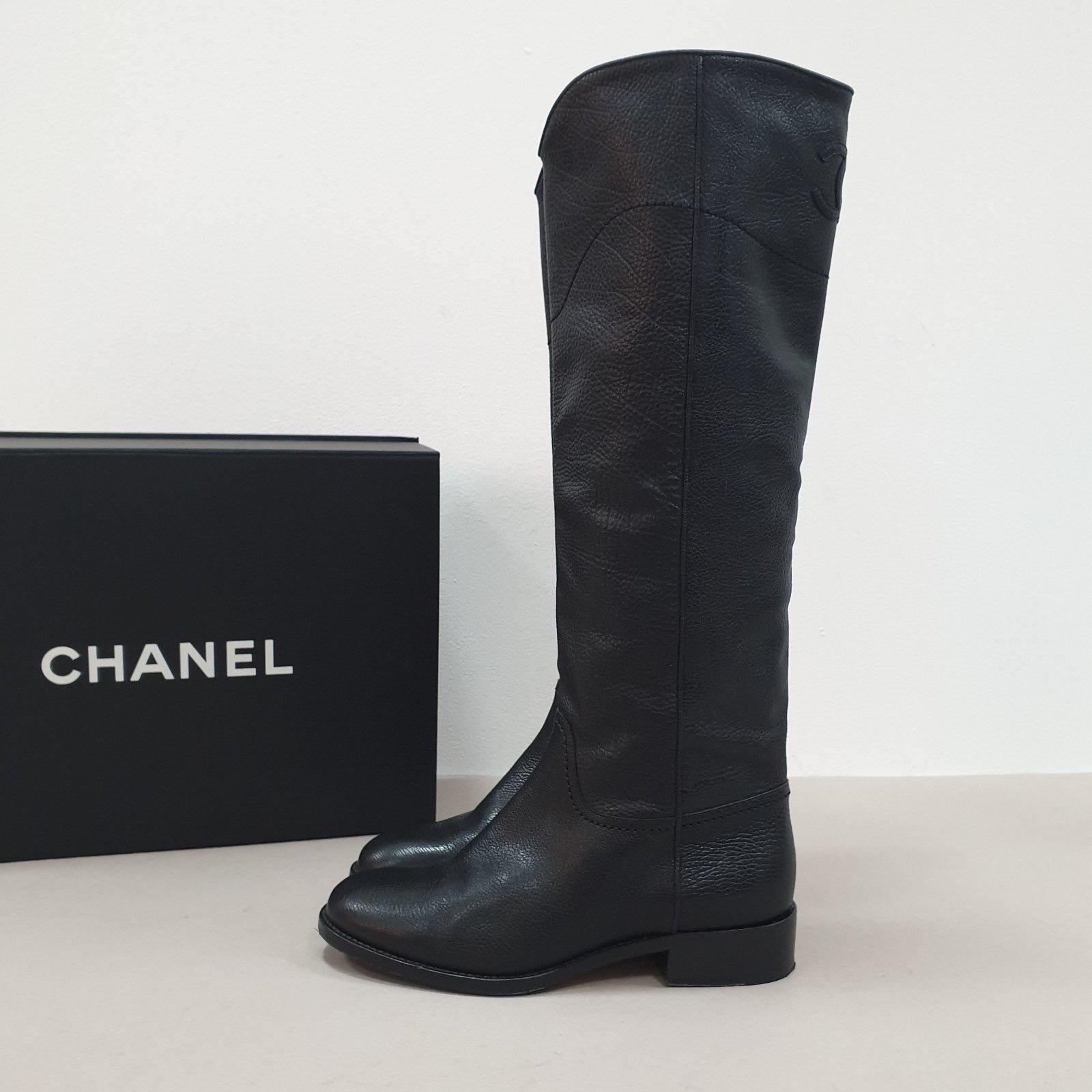Chanel Black Leather Interlocking CC Logo Riding Midcalf Boots In Good Condition In Krakow, PL