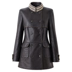 Chanel Schwarze Lederjacke mit Schmucksteinen und Perlen, 17.000 $, Größe 38 FR