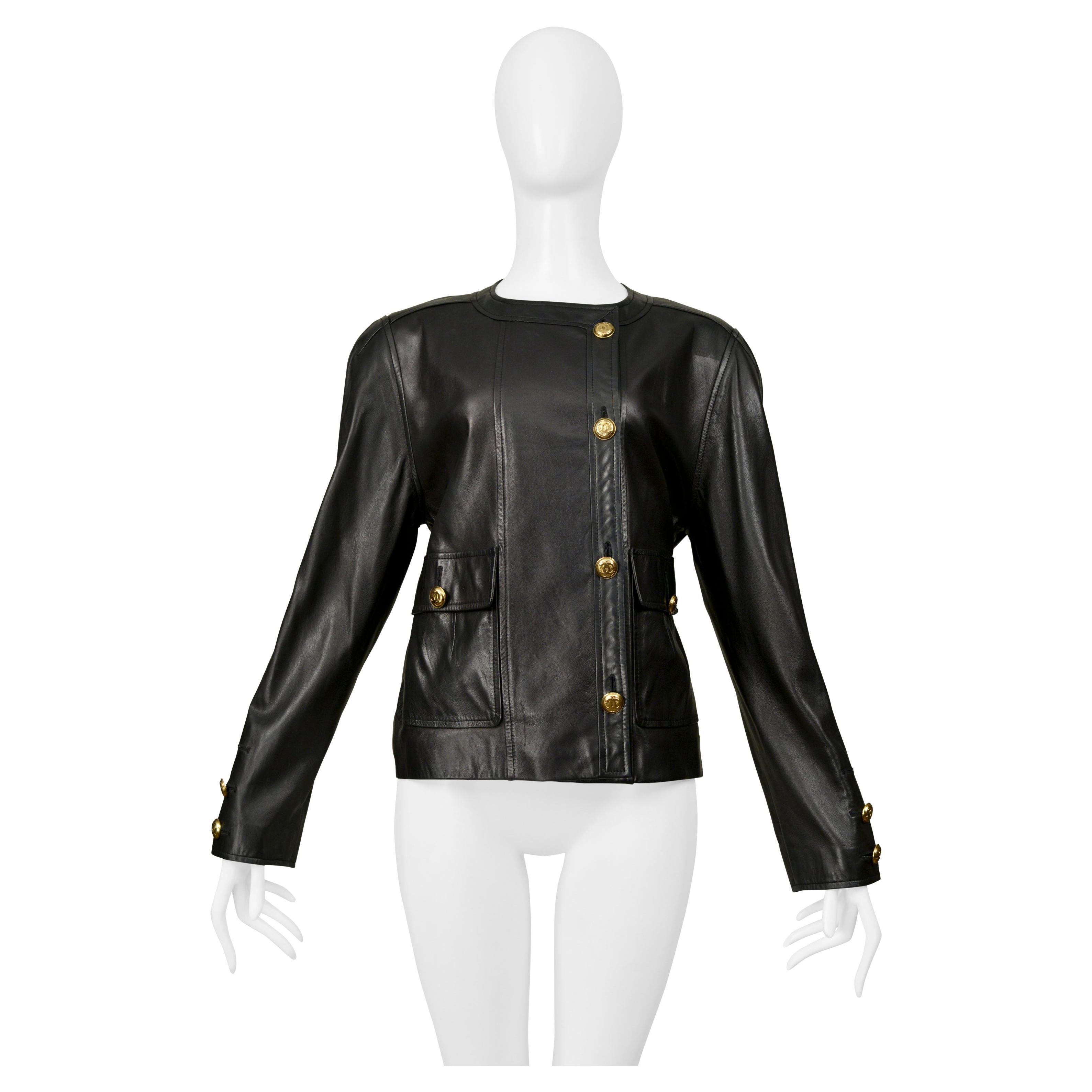 Chanel Chaqueta de piel negra con bolsillos acolchados 1992 en venta