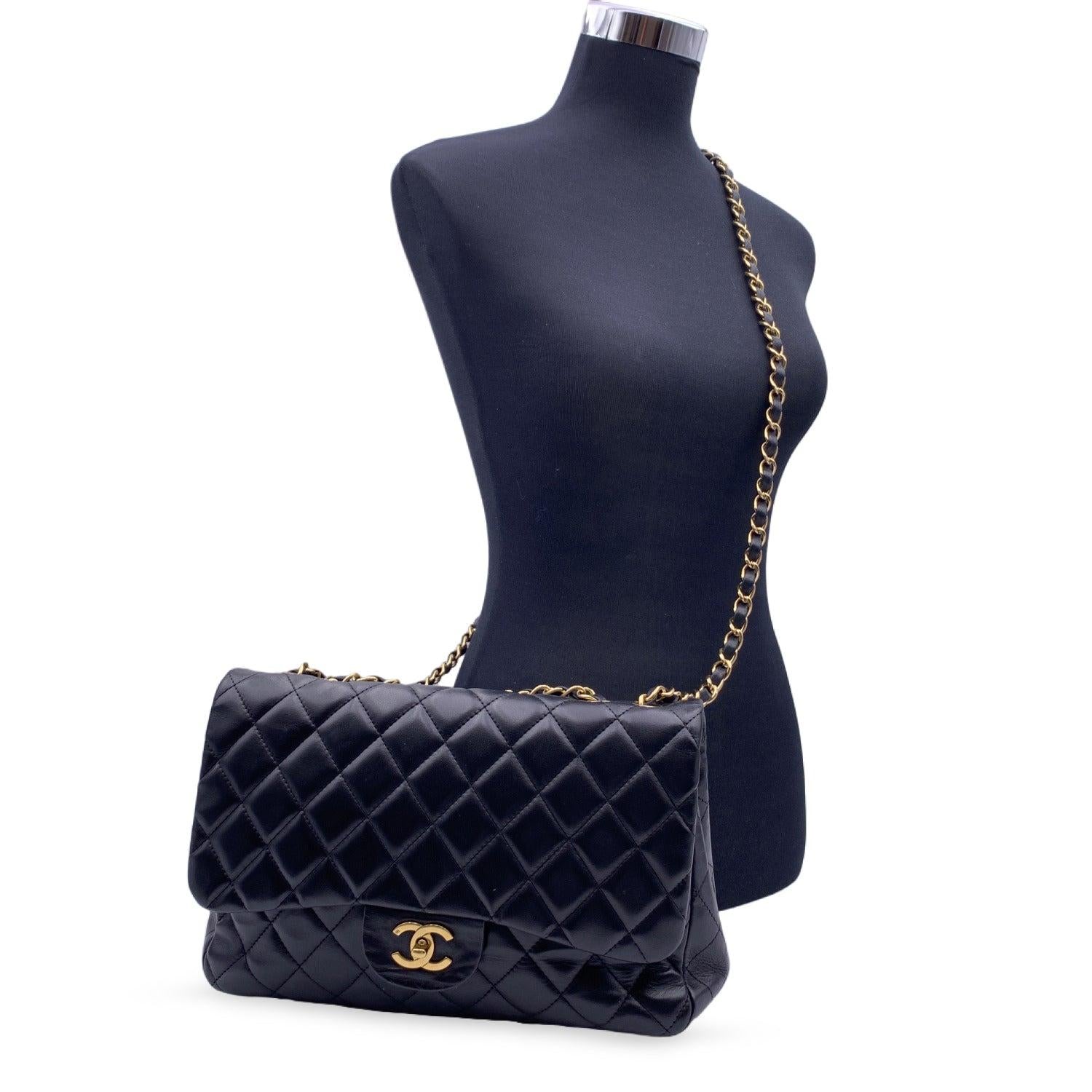 Chanel Black Leather Jumbo Timeless Classic Flap 2.55 Bag In Excellent Condition In Rome, Rome
