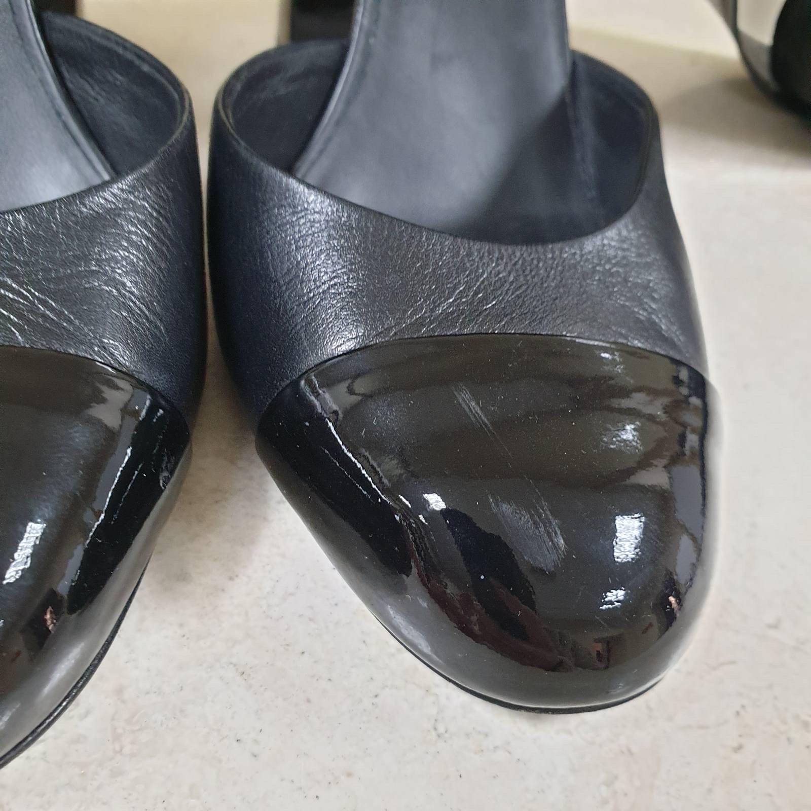 Chanel - Sandales à talons en cuir noir à lacets en vente 4