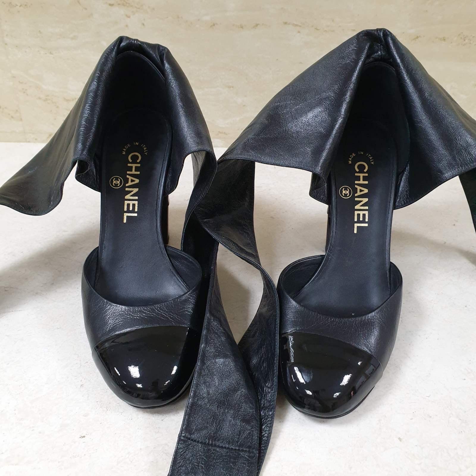 Chanel Black Leather Lace Up Heeled Sandals In Good Condition For Sale In Krakow, PL