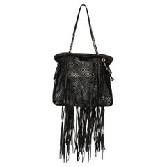 Chanel - Fourre-tout en cuir noir à larges franges et résille Resort