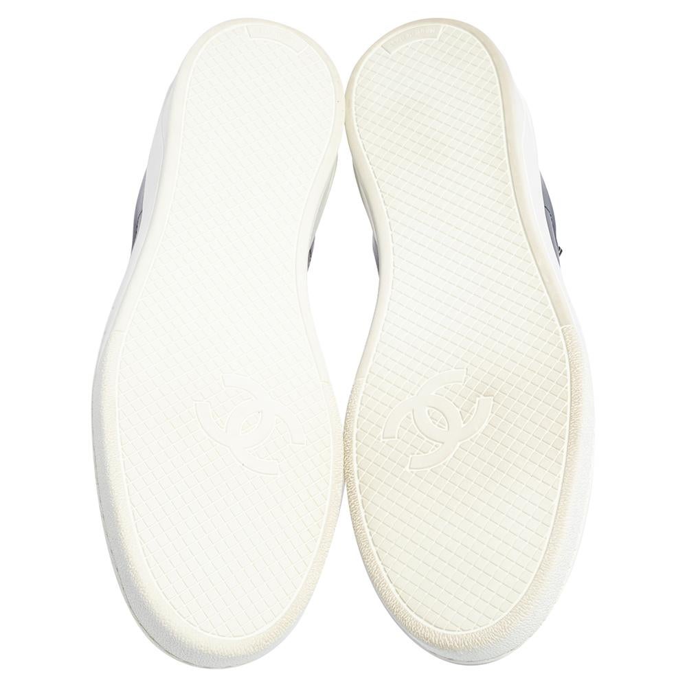 Chanel Schwarz Leder Logo Lace Up CC Low Top Sneakers Größe 41.5 Damen