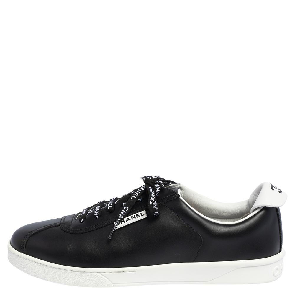 Chanel Schwarz Leder Logo Lace Up CC Low Top Sneakers Größe 41.5 1