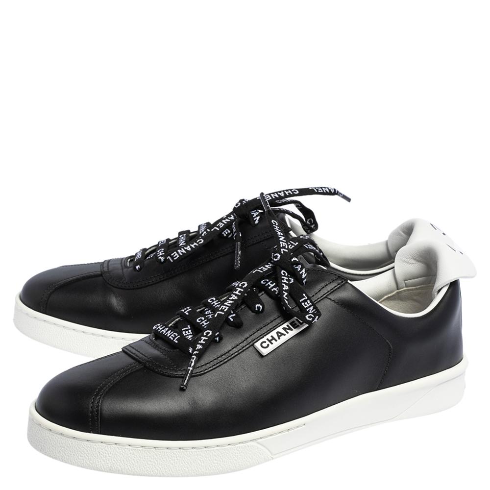 Chanel Schwarz Leder Logo Lace Up CC Low Top Sneakers Größe 41.5 3