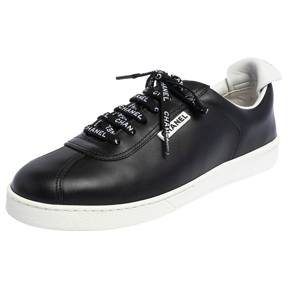 Chanel Schwarz Leder Logo Lace Up CC Low Top Sneakers Größe 41.5