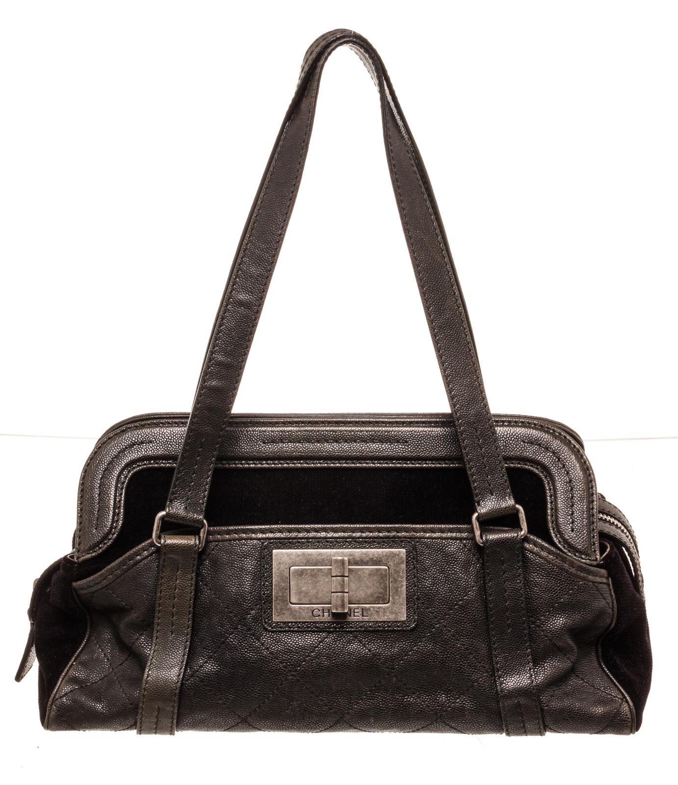 Chanel Black Leather Mademoiselle Shoulder Bag with leather, gold-toneÂ hardware, trim leather, interior zipÂ pocket,Â shoulder strap and zipper closure.

45113MSC