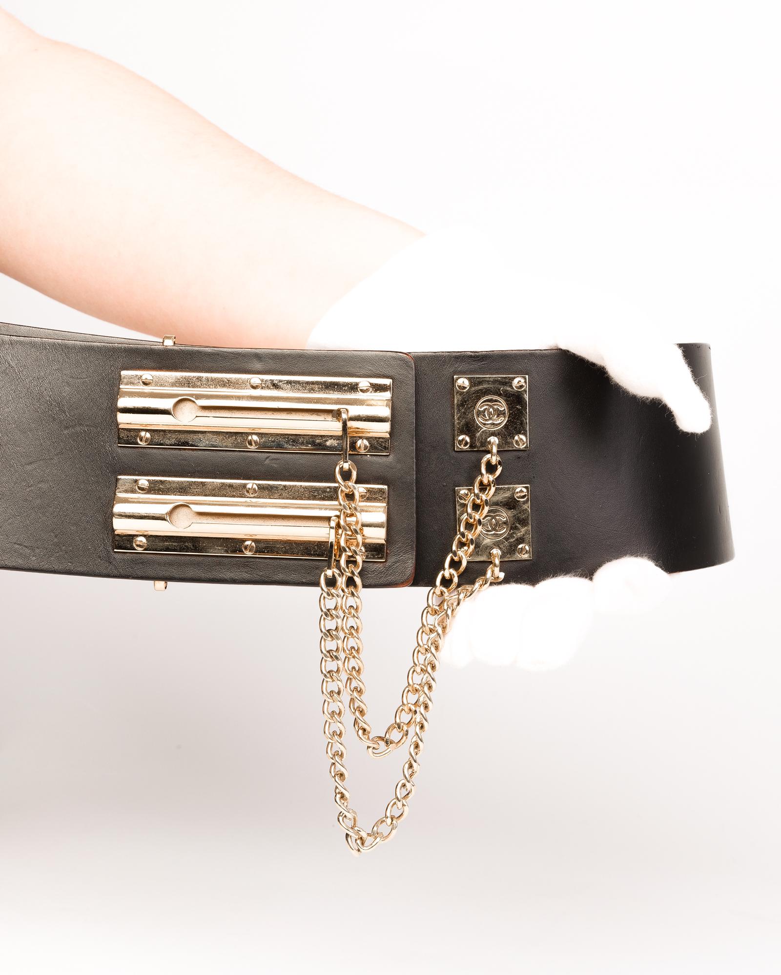 Chanel Black Leather Maxi Belt (size 90/36) In Excellent Condition For Sale In Montreal, Quebec