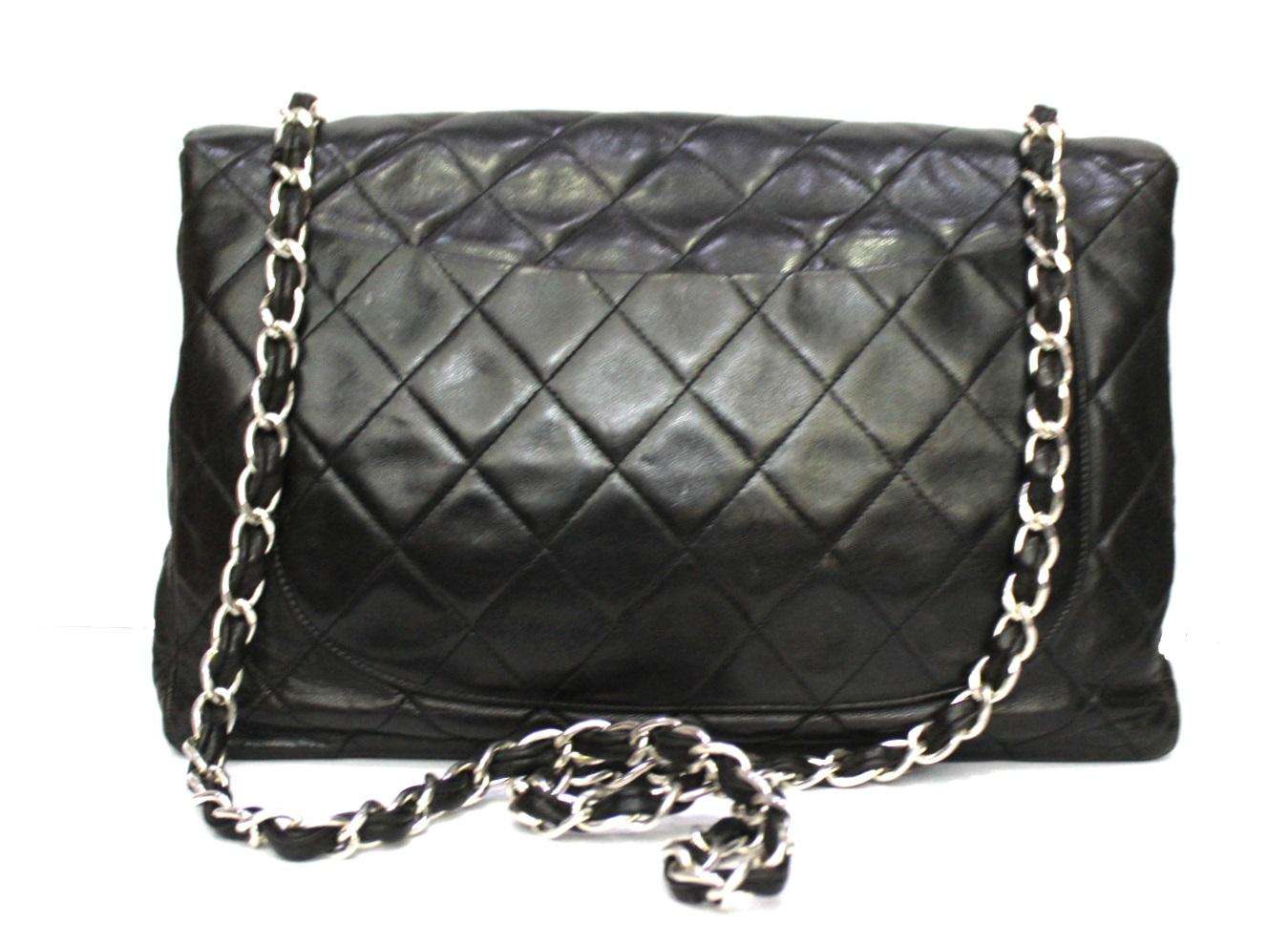 Chanel Black Leather Maxi Jumbo Bag In Good Condition In Torre Del Greco, IT