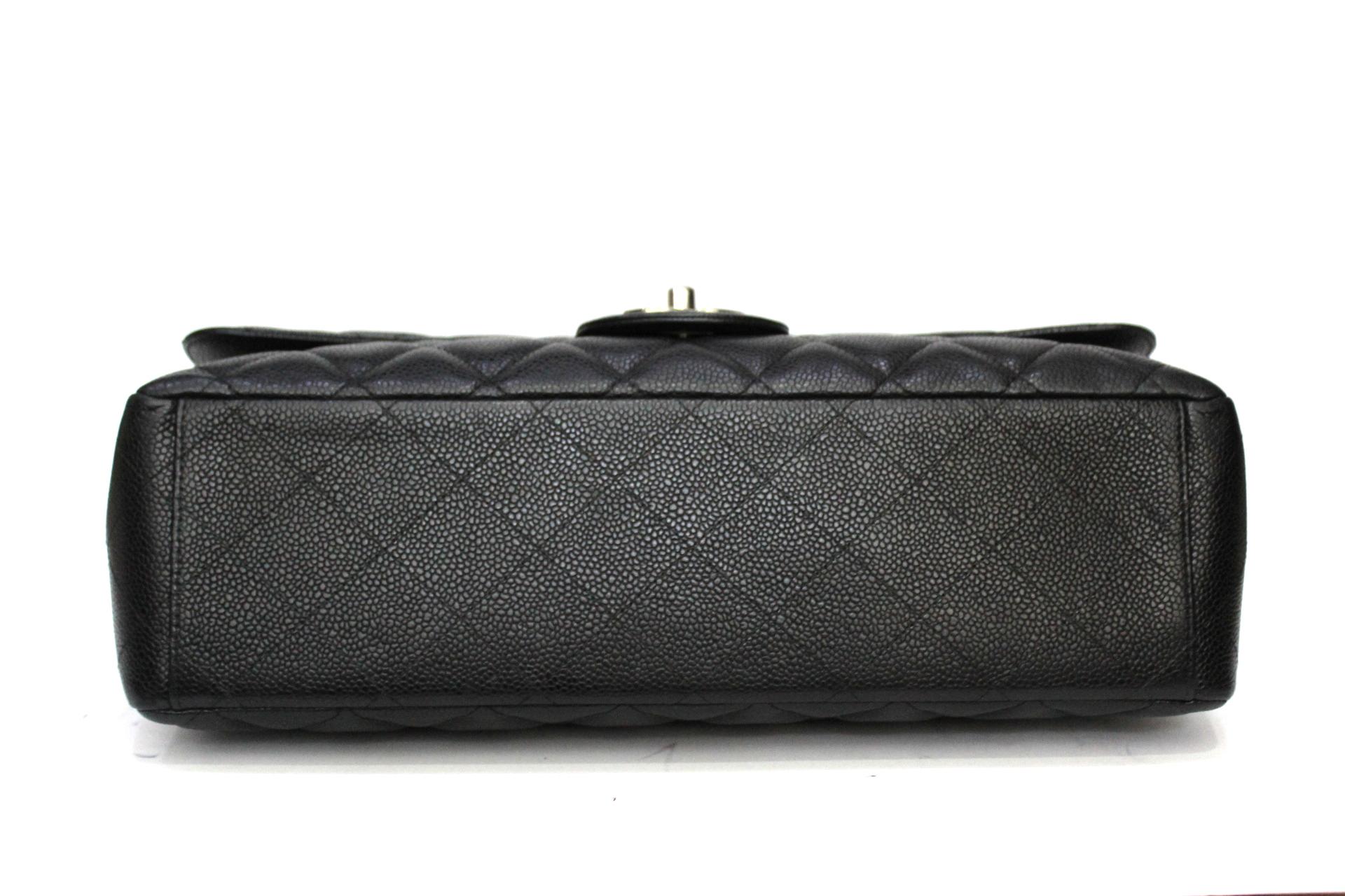Chanel Black Leather Maxi Jumbo Double-Flap Bag In Excellent Condition In Torre Del Greco, IT