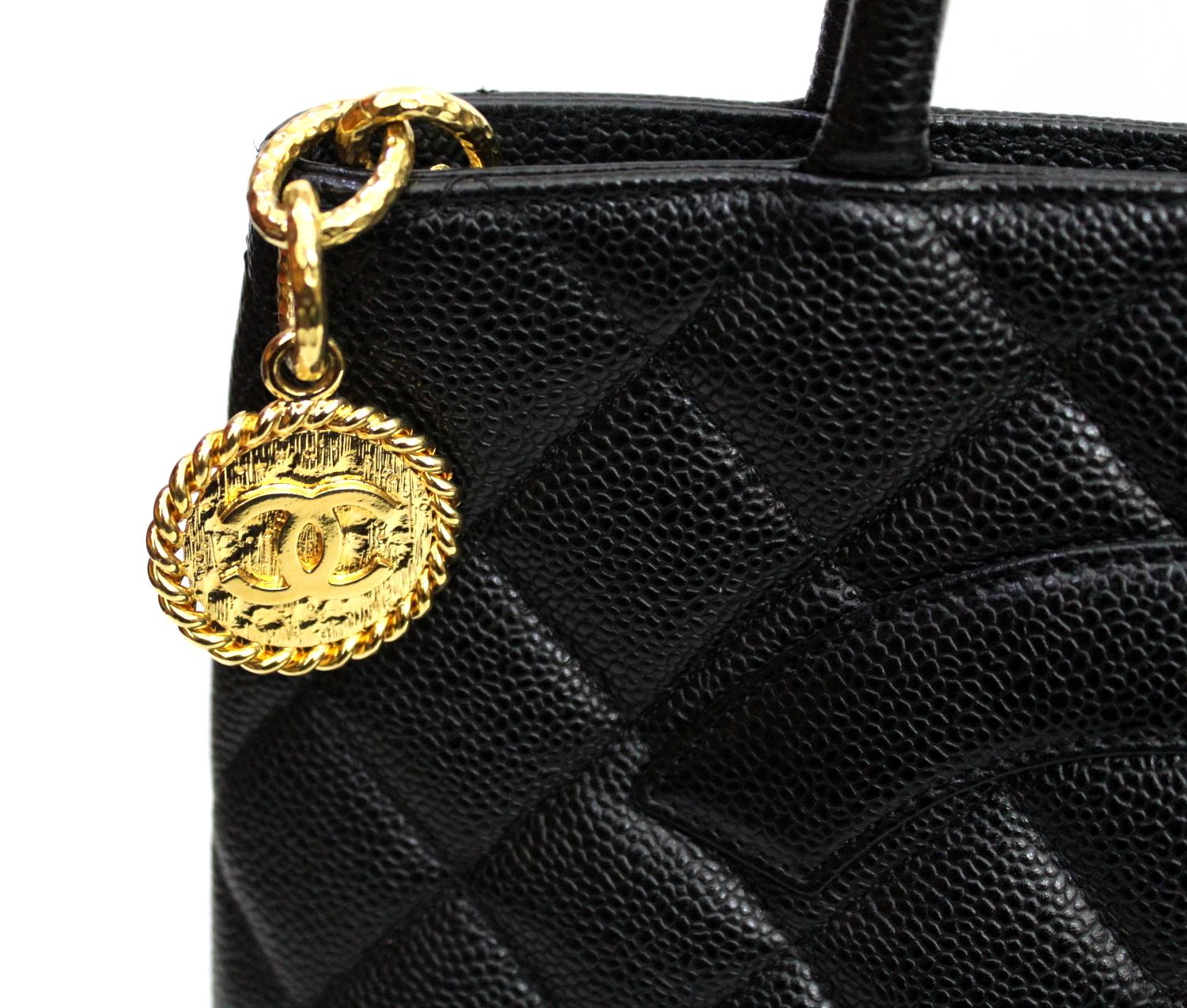 Chanel Black Leather Medallion Bag In Good Condition In Torre Del Greco, IT