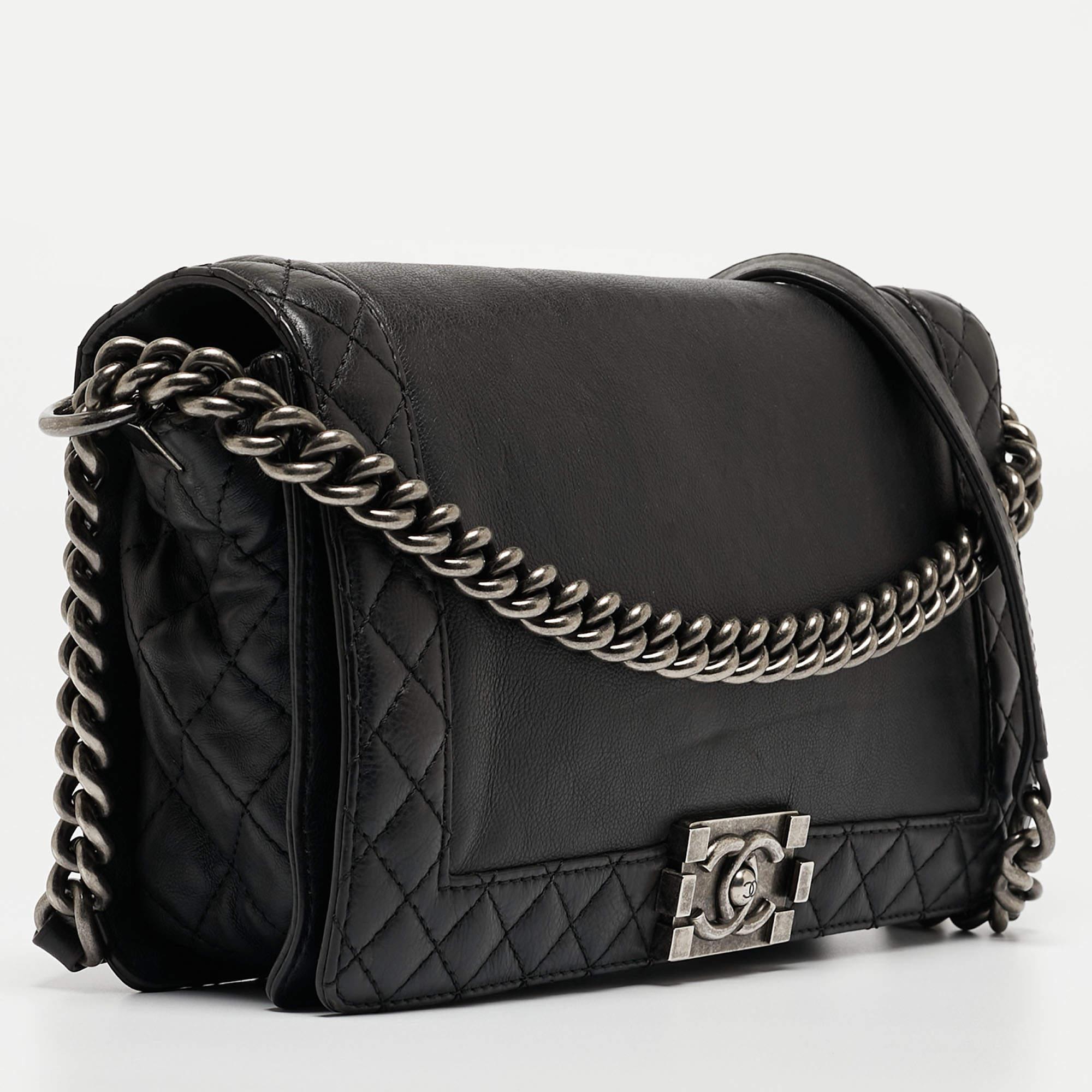 Chanel Black Leather Medium Boy Reverso Bag In Good Condition In Dubai, Al Qouz 2