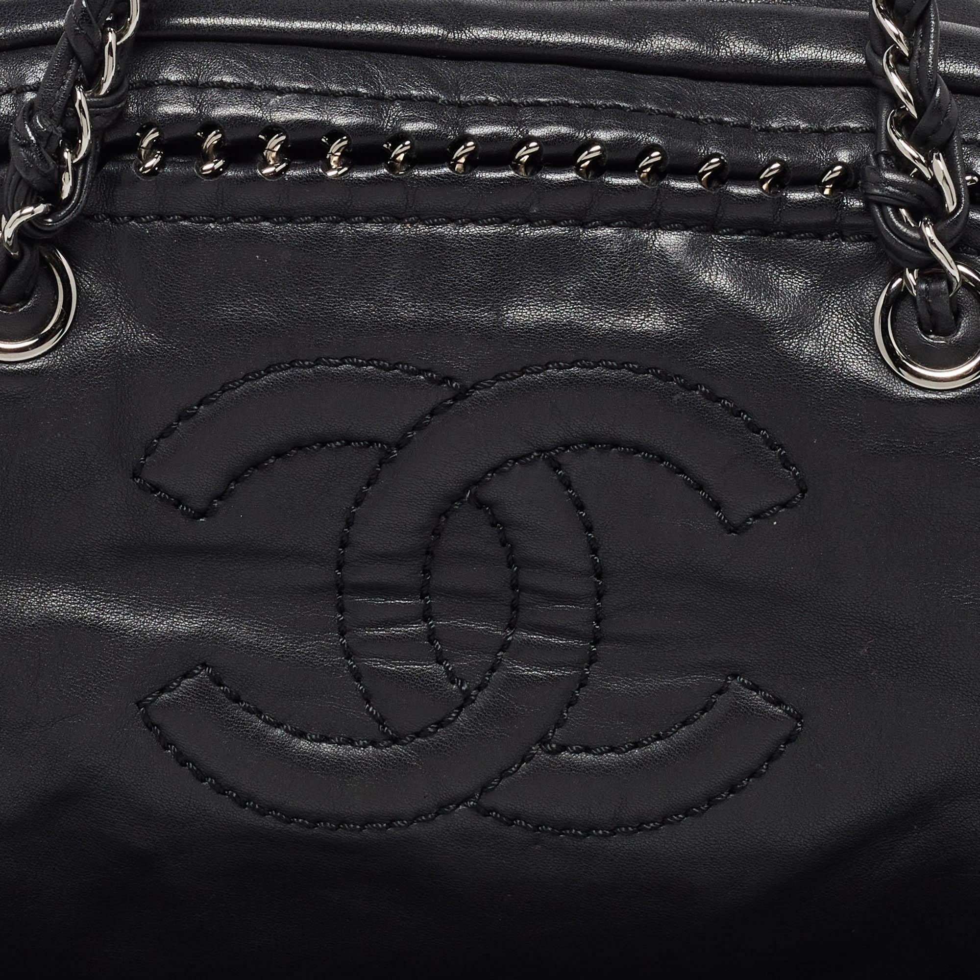 De las mujeres Chanel Bolso bombín Luxe Ligne mediano de piel negra con adornos de cadena