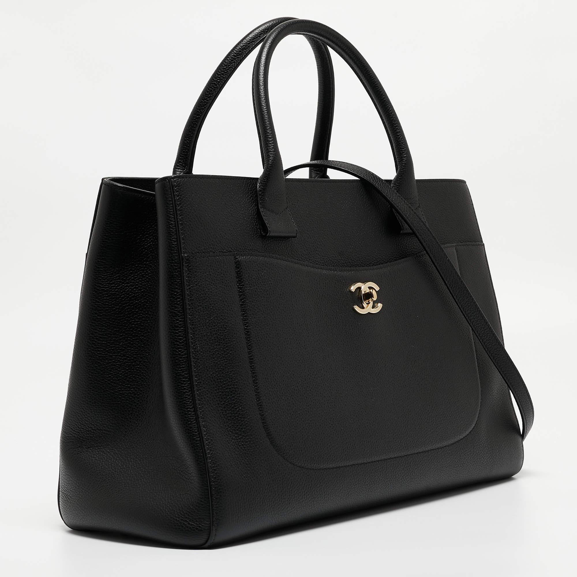 Chanel Black Leather Medium Neo Executive Shopping Tote In Good Condition In Dubai, Al Qouz 2