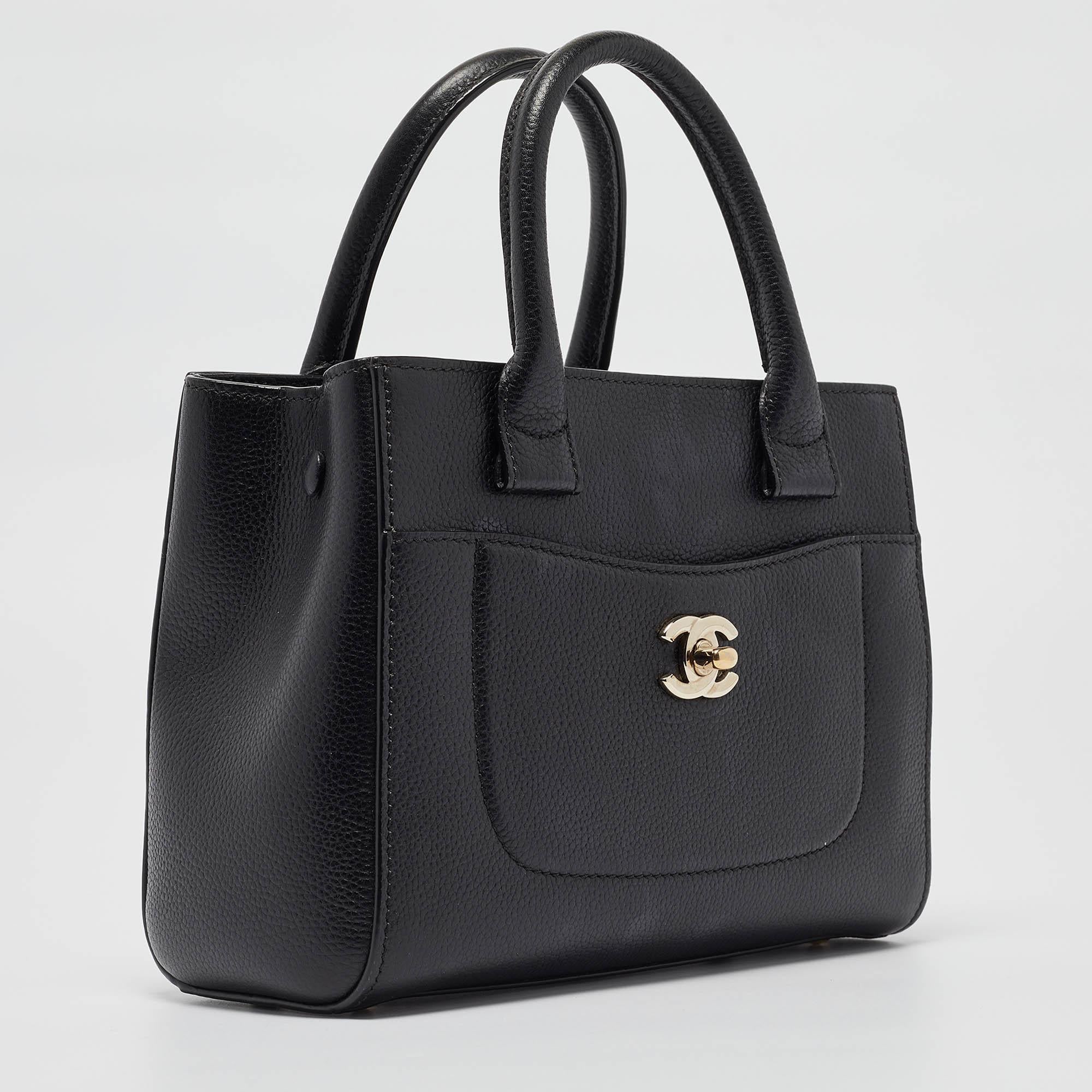 Chanel Black Leather Mini Neo Executive Tote In Good Condition For Sale In Dubai, Al Qouz 2