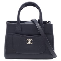 Chanel Mini Neo Executive Tote aus schwarzem Leder