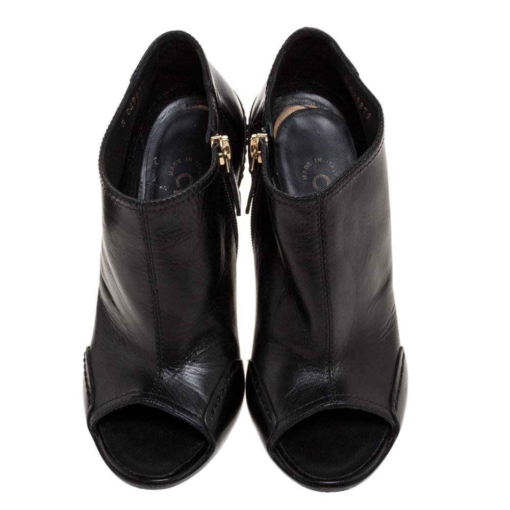Chanel Black Leather Open Toe CC Heel Ankle Booties Size 35.5 In Good Condition In Dubai, Al Qouz 2