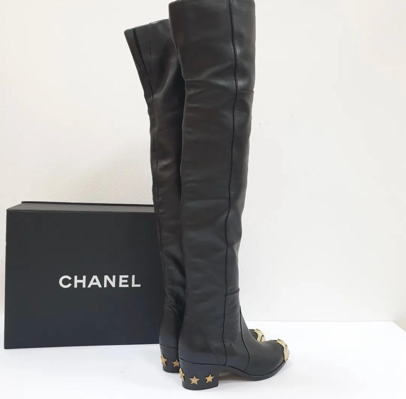 Chanel Black Leather Paris Dallas Metal Cap Toe Thigh High Boots/Booties In Excellent Condition For Sale In Krakow, PL