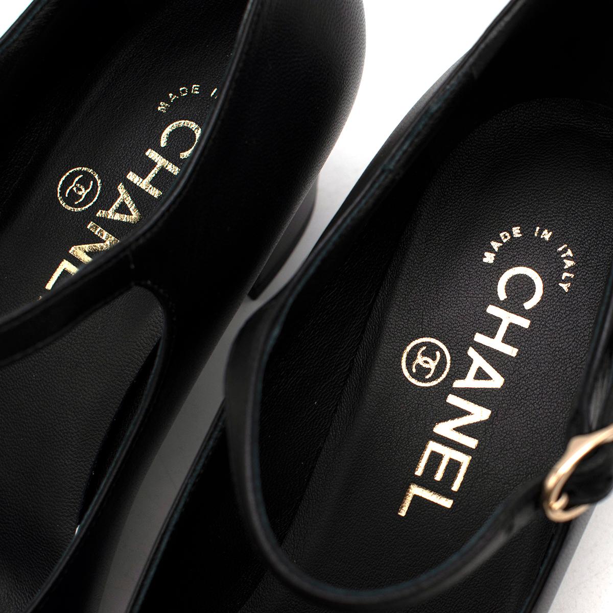 Chanel Black Leather Patent Cap-Toe Mary-Janes Pumps - US size 7.5 In New Condition In London, GB