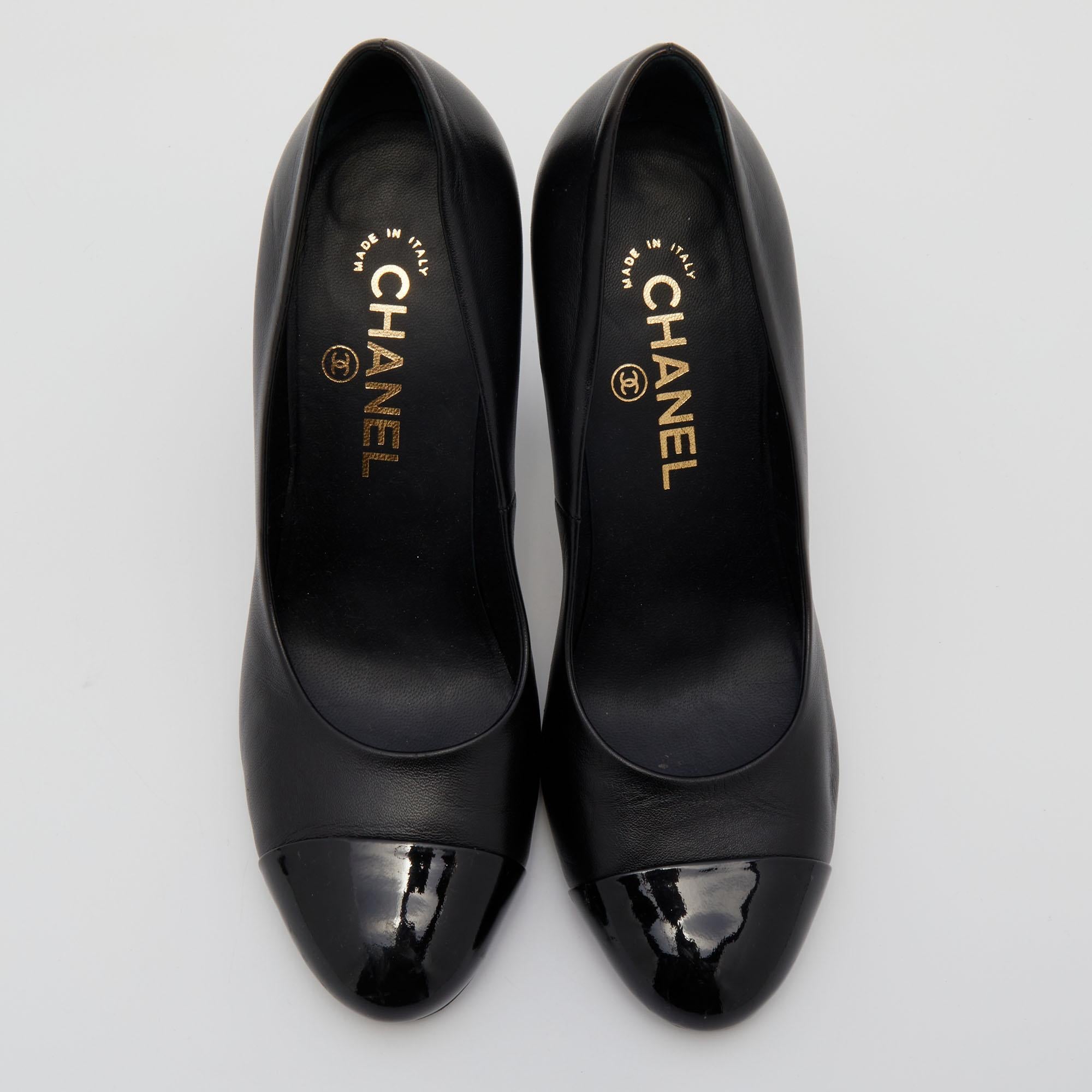 In a magical blend of luxury and elegance, these Chanel pumps come crafted from black patent and leather and are designed with cap toes with the faux pearls on the heels adding the perfect finishing touch to the chic pair.

