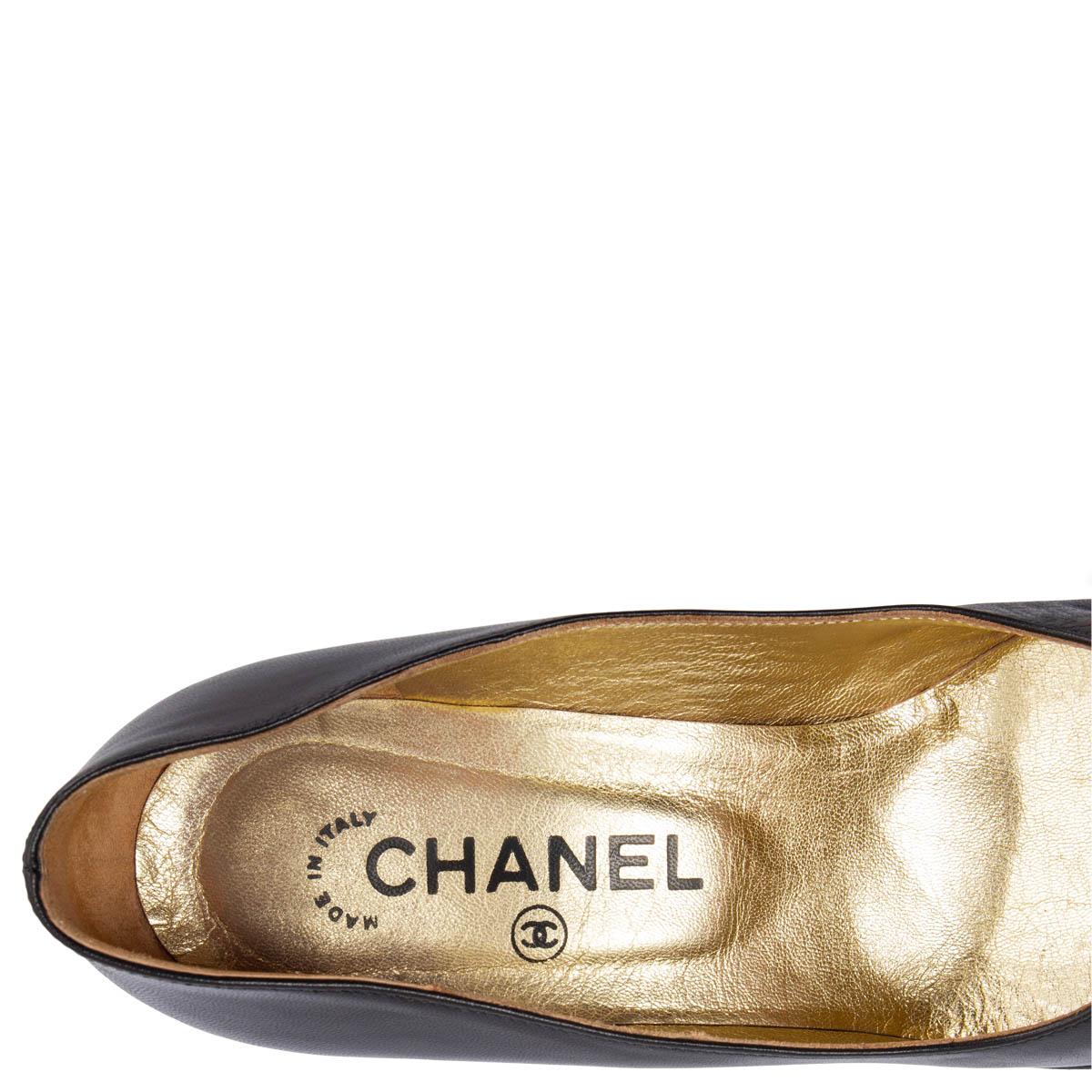 CHANEL black leather & patent Round Toe Pumps Shoes 36 For Sale 1