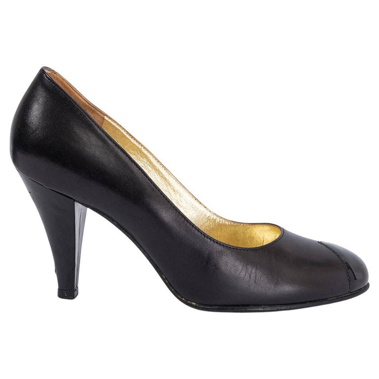 CHANEL black leather and patent Round Toe Pumps Shoes 36