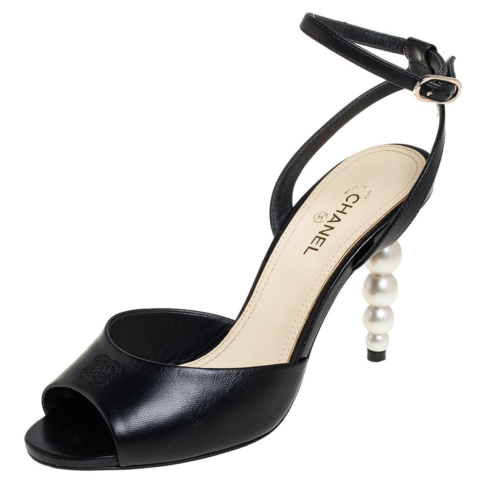 Take each step with style in these shoes from Chanel. Crafted from leather, they carry a modern design with CC accented uppers. The insoles are leather-lined to provide comfort and the pair stands tall on 8 cm heels stacked with pearls.

Includes: