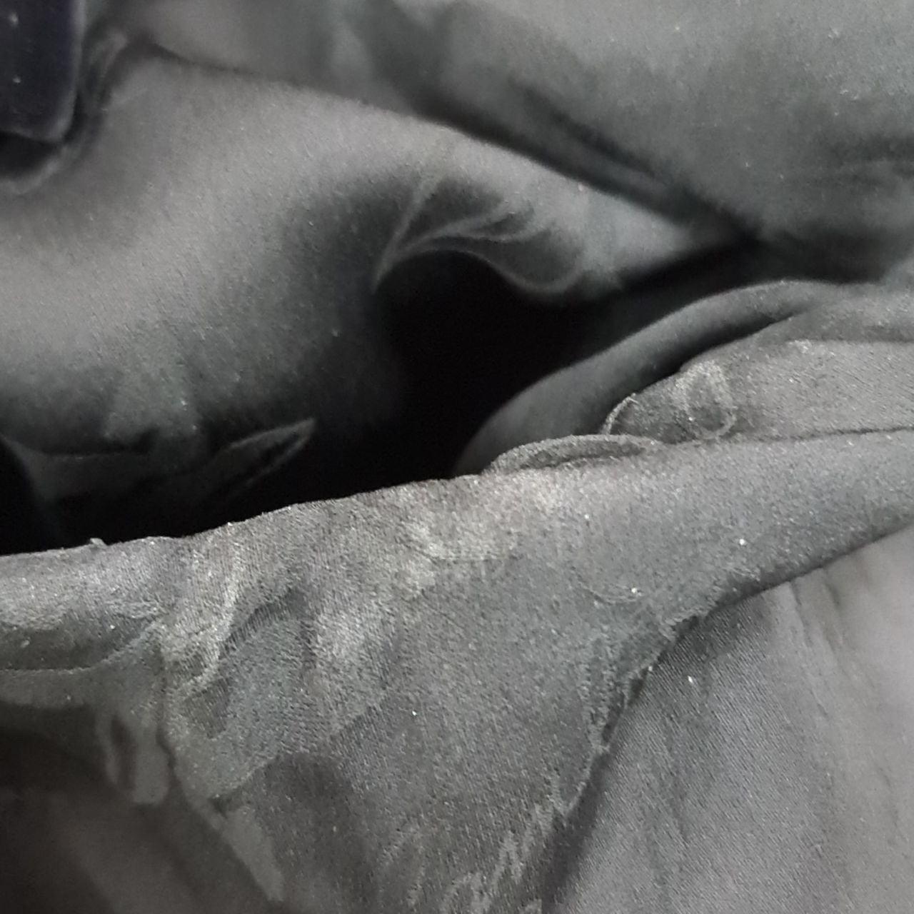 Chanel Schwarze Lederjacke mit Perlenbesatz - Größe 40 im Angebot 4