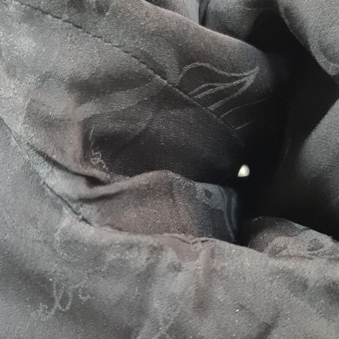 Chanel Schwarze Lederjacke mit Perlenbesatz - Größe 40 im Angebot 5