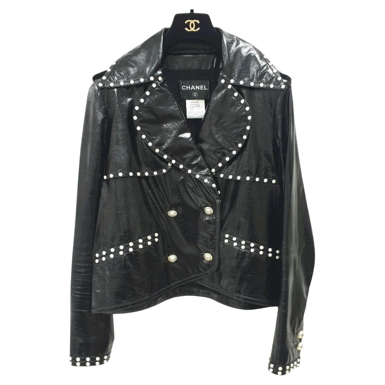 Chanel Schwarze Lederjacke mit Perlenbesatz - Größe 40