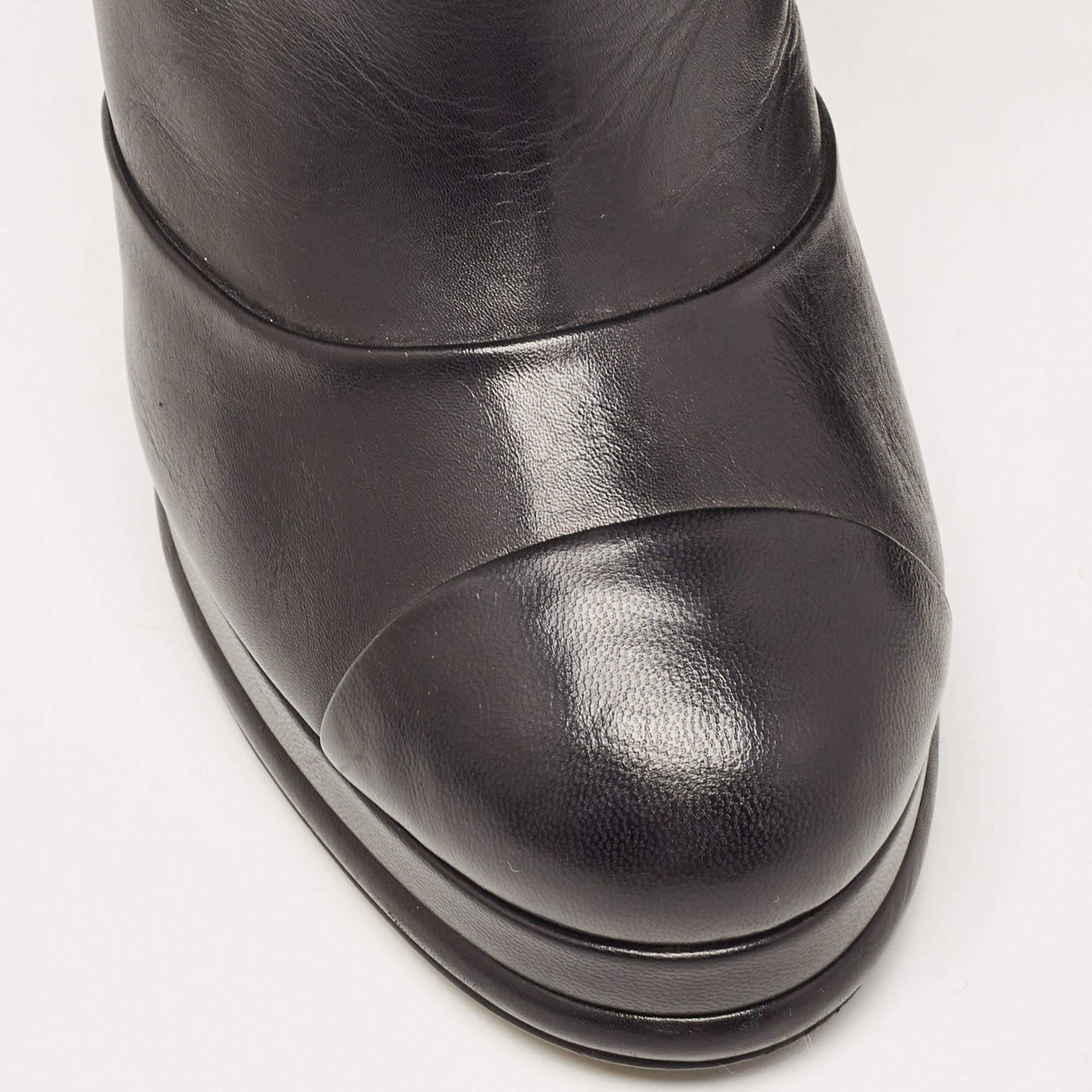 Chanel Black Leather Platform Knee Length CC Block Heel Boots Size 40.5 In Good Condition For Sale In Dubai, Al Qouz 2