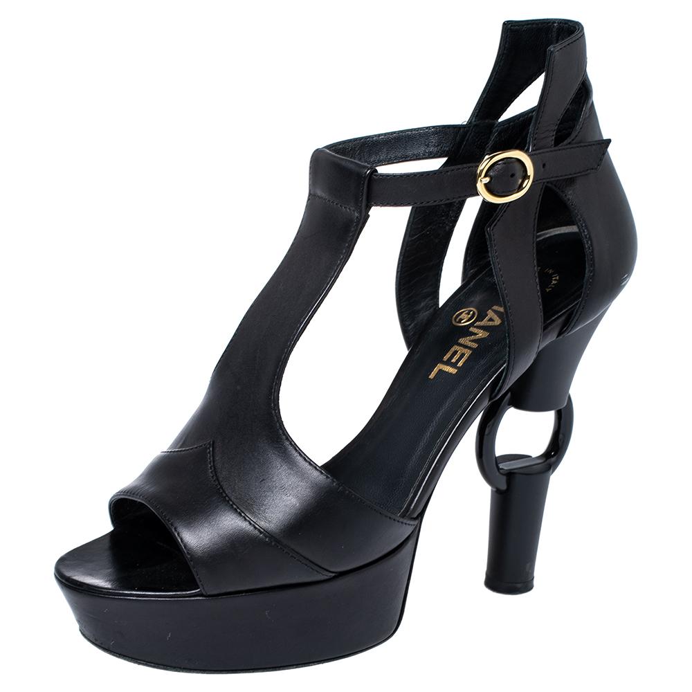 Chanel Black Leather Platform Sandals Size 39 In Good Condition In Dubai, Al Qouz 2