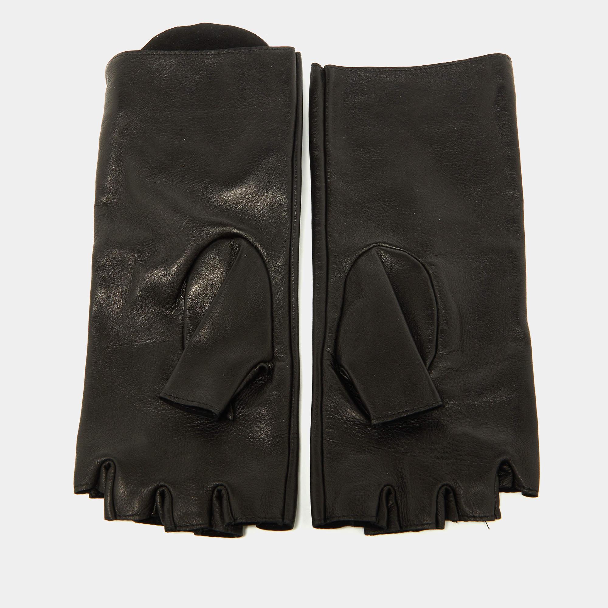 Chanel Black Leather Pouch Detail Fingerless Gloves Size 7.5 In Excellent Condition In Dubai, Al Qouz 2