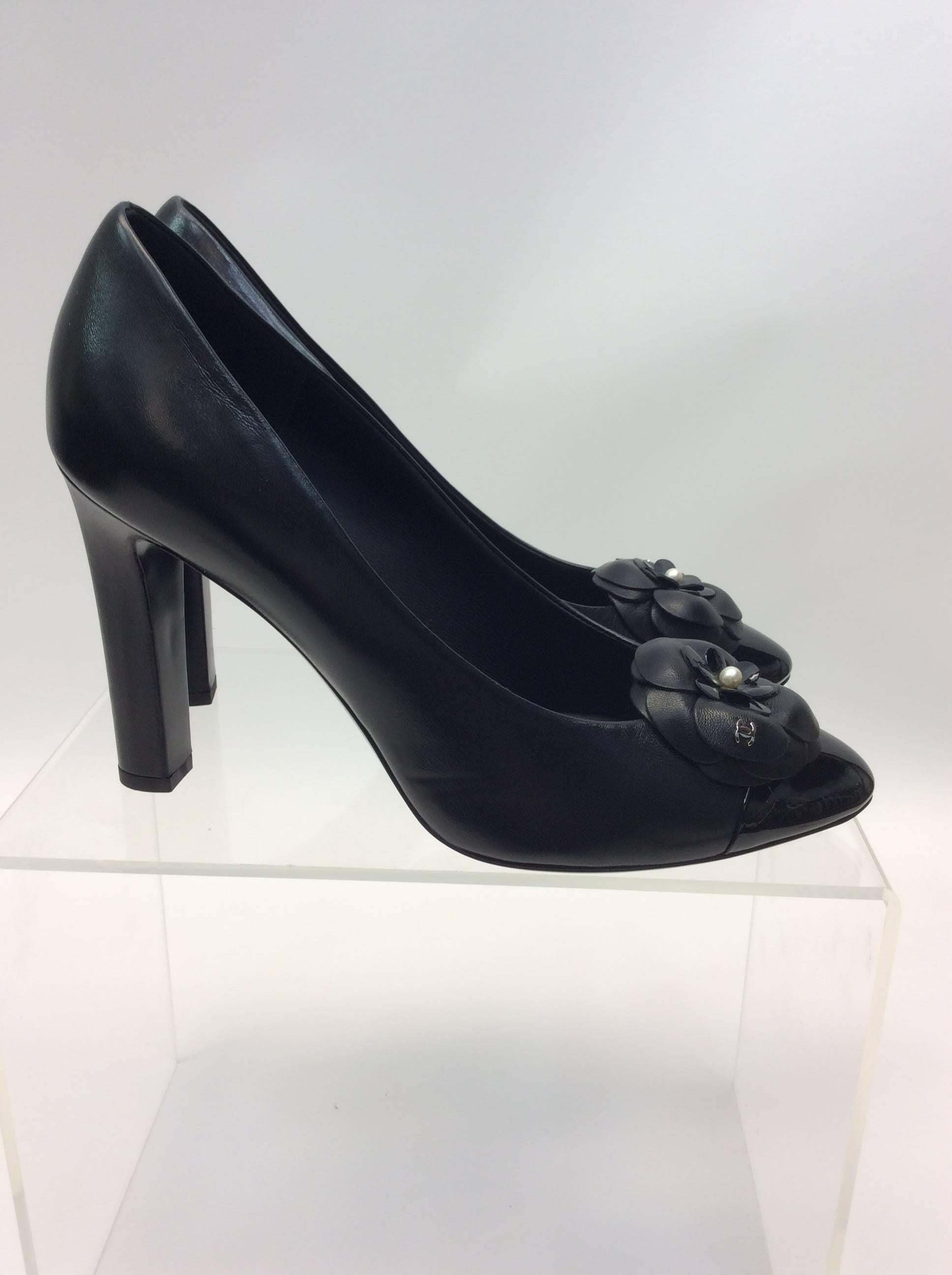 Women's Chanel Black Leather Pump For Sale