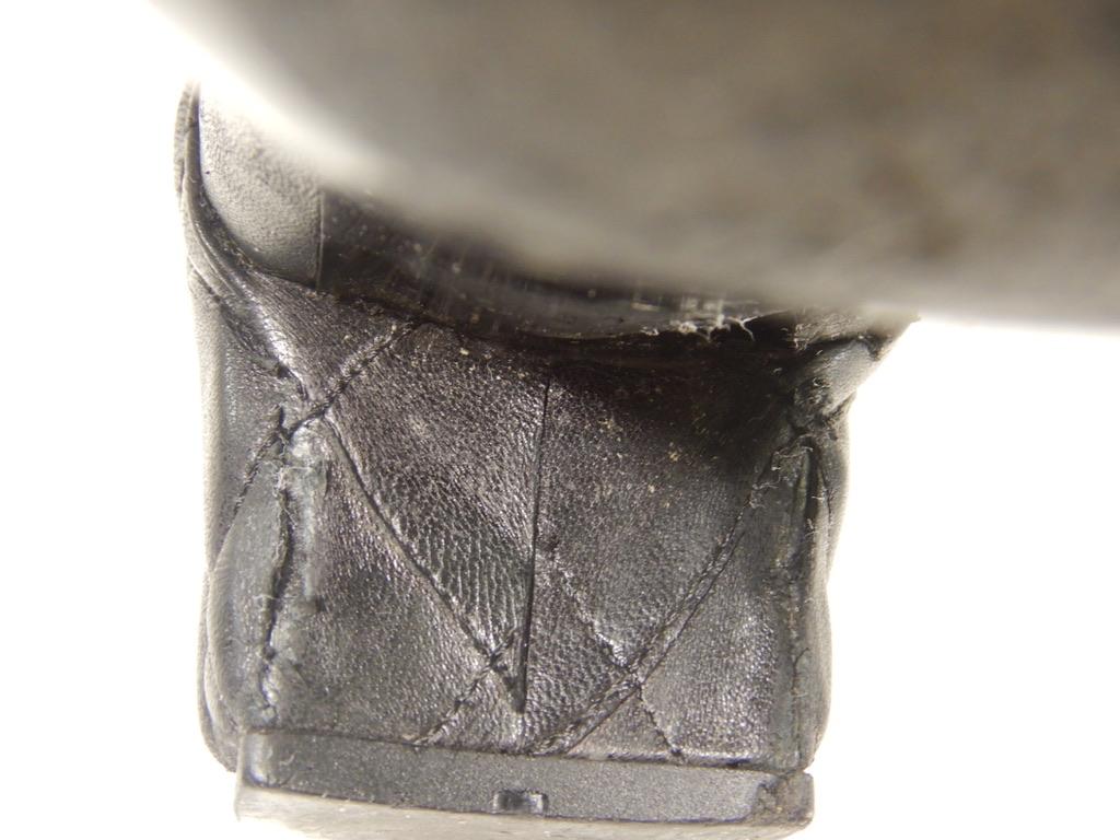 Chanel Schwarze gesteppte Stiefeletten aus Leder im Angebot 8