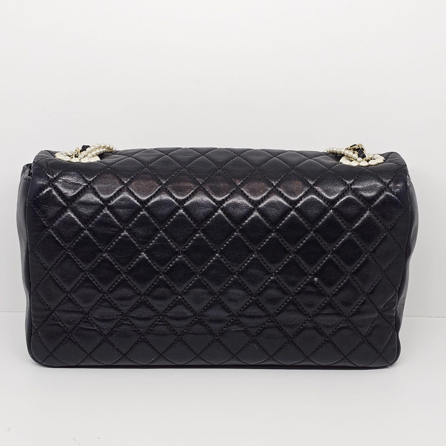 Classy westminister pearl bag in medium size. Item has suppled throughout and shows scuffing on the leather surface. Slight rubbing on the corners. Series 16. Comes as is with the holo attached.