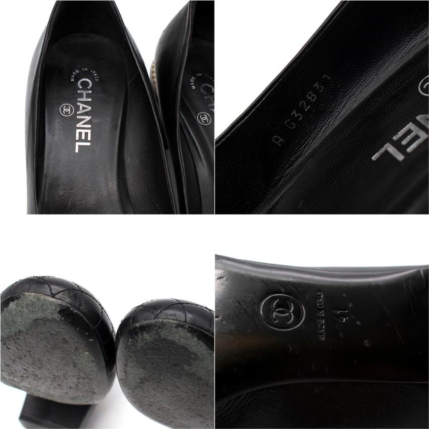 Chanel Schwarzes Leder Gesteppte Zehenkappe Blockabsatz Pumps im Angebot 5