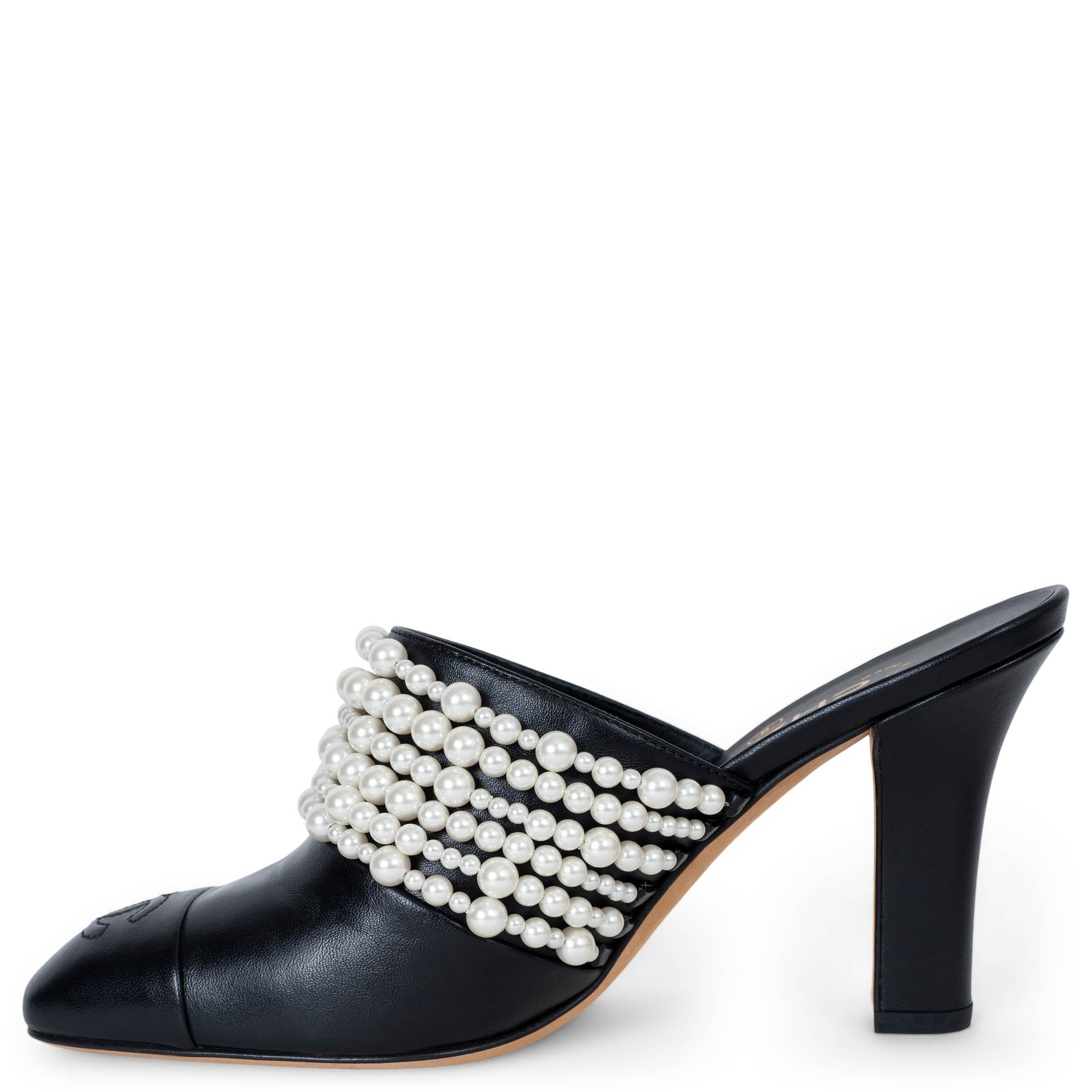CHANEL schwarz Leder REV PEARL Mules Schuhe 37 (Schwarz) im Angebot