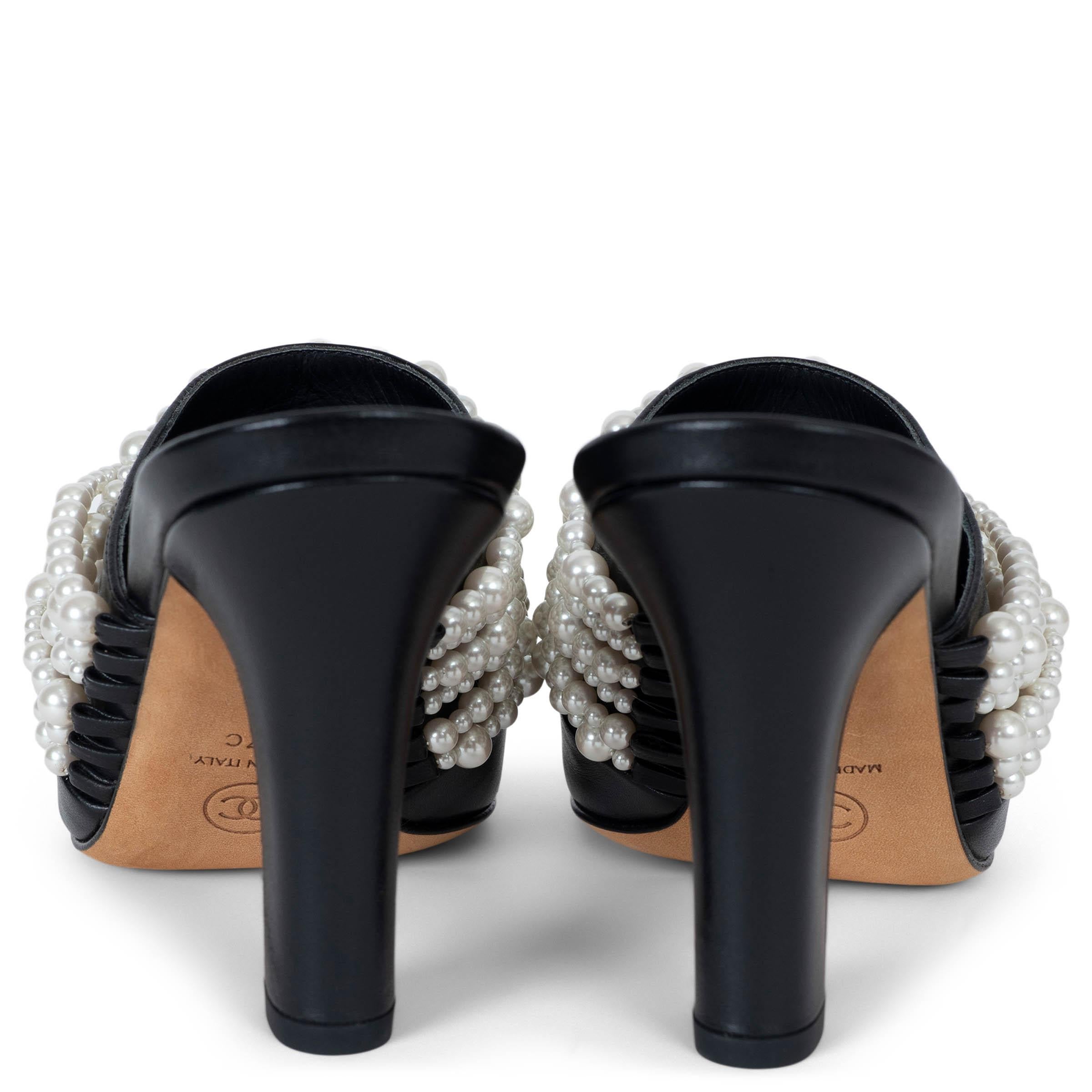 CHANEL schwarz Leder REV PEARL Mules Schuhe 37 Damen im Angebot