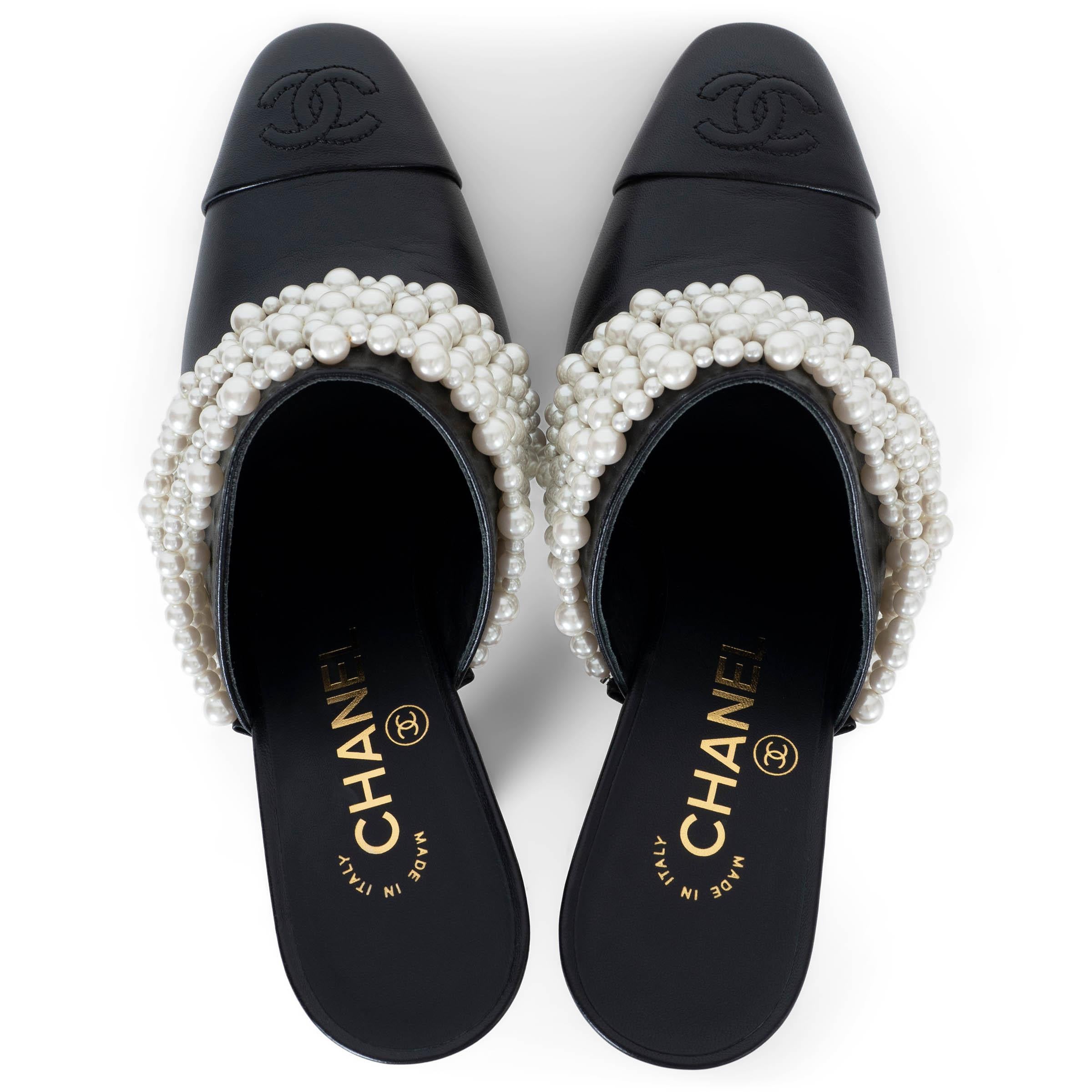CHANEL schwarz Leder REV PEARL Mules Schuhe 37 im Angebot 1