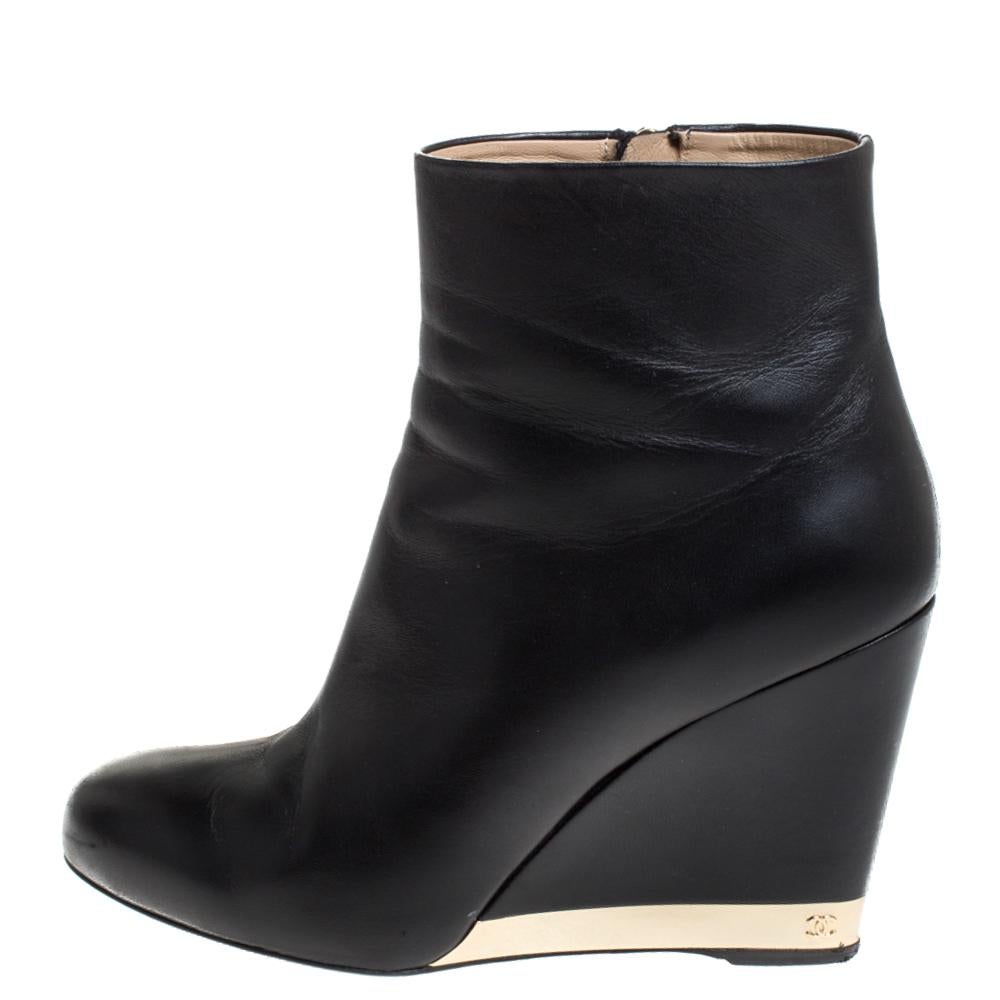 These ankle boots hail from the iconic house of Chanel. Crafted from quality leather, they come in a lovely shade of black. They are styled with round toes, side zip closures, and 10 cm wedge heels. They are finished with leather lining, insoles and