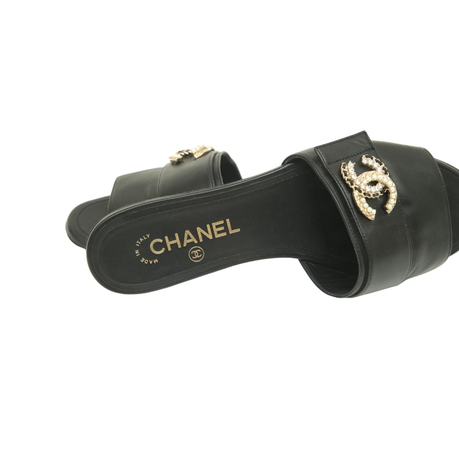 CHANEL Black Leather Sandal Slide Mule Lambskin CC Pearls Crystals Flats Sz 38 6