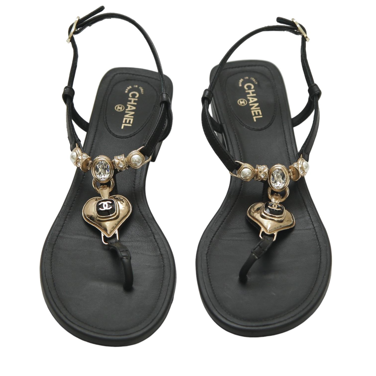 Donna Chanel Sandali in Pelle Nera Cuori Oro HW Perle Cristalli Flats Caviglia Sz 38