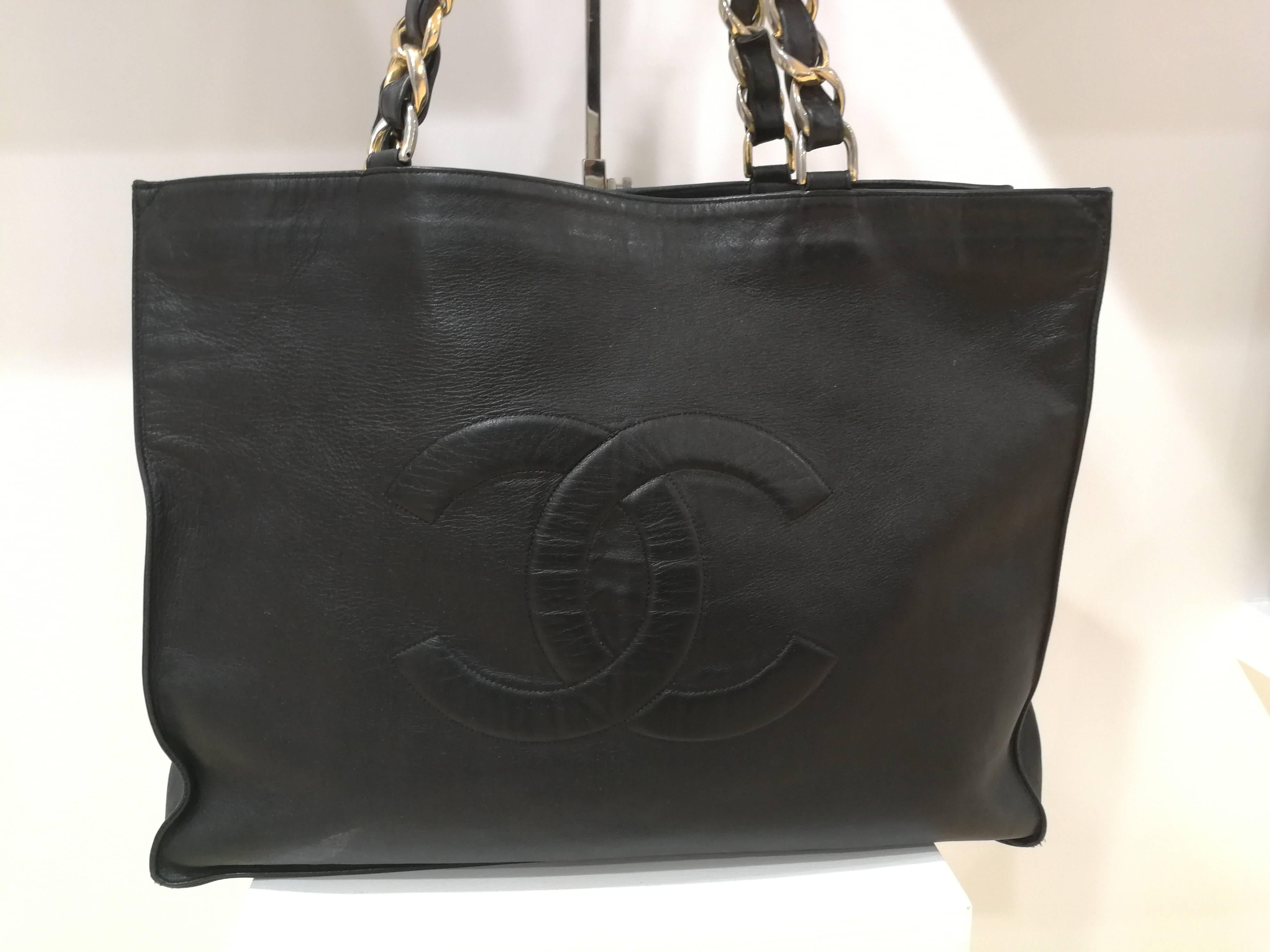 Chanel Black Leather Shopper Bag

gold tone hardware for the chain

CC logo on the front 

Totally made in France