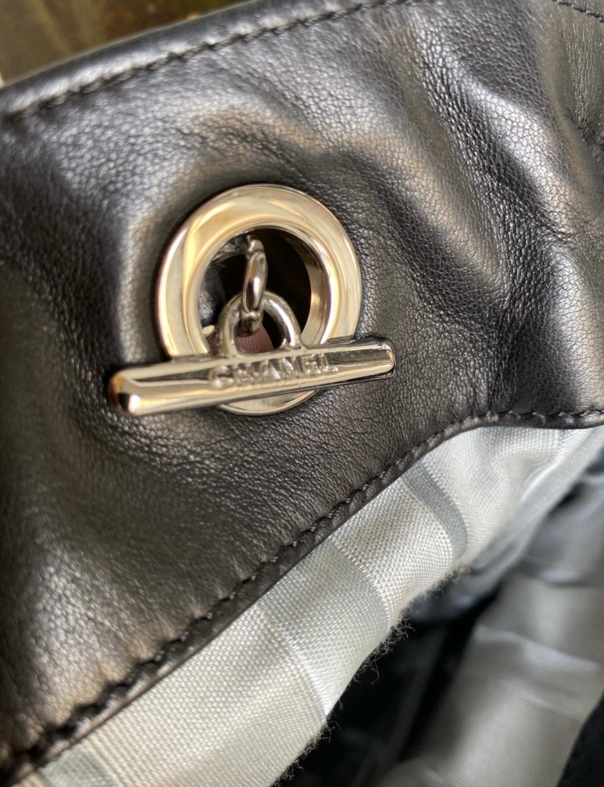 Chanel black leather silk logo CC Shoulder Bag For Sale 1