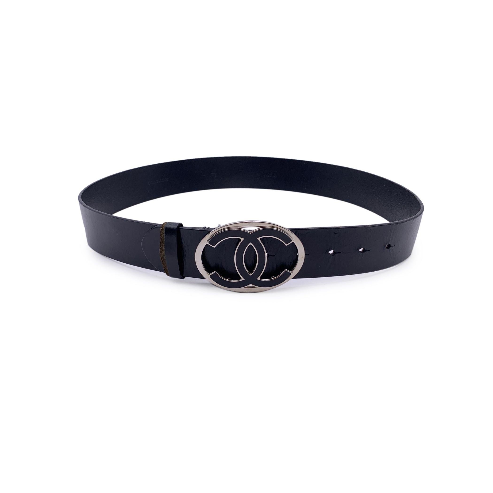 Chanel Black Leather Silver CC Logo Buckle Belt Size 85/34 In Good Condition For Sale In Rome, Rome